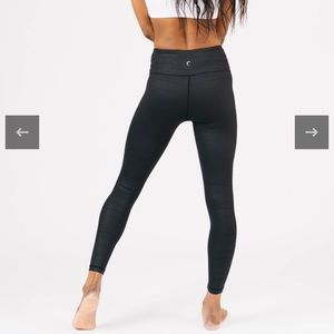 Zyia Black Venom Light n Tight Hi-Rise 7/8 24" size 6/8 EUC